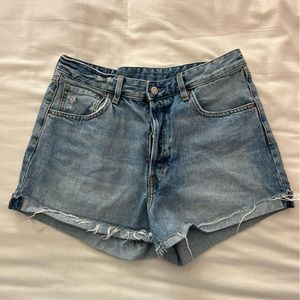 H&M - High waisted shorts